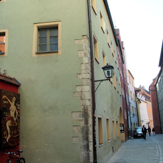 Wohnhaus, bis zum 16. Jahrhundert Nordflügel des Gravenreutherhauses Hinter der Grieb 8 und mit diesem durch Anbau verbunden