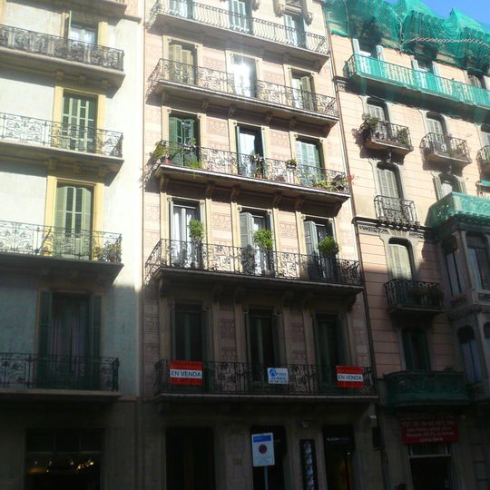 Edifici d'habitatges c. Rosselló, 245