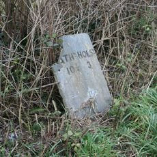 Milestone, 250m E of Stapledon Farm