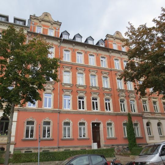 Mietshaus in geschlossener Bebauung mit Vorgarten Agricolastraße 16