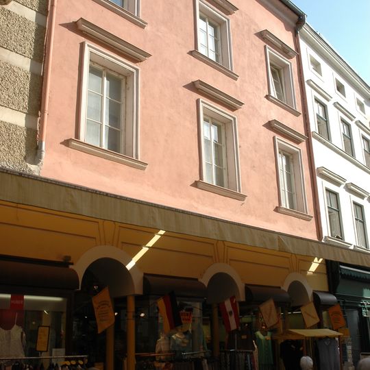 Wohn- und Geschäftshaus