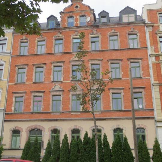Mietshaus in geschlossener Bebauung mit Vorgarten; Salzstraße 39
