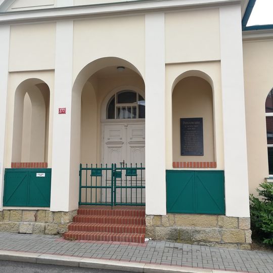 Pamětní deska sokolům padlým v 1. světové válce na sokolovně v Kosmonosích