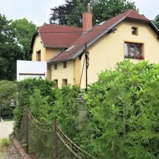 Kříž v zahradě domu Jiříkovská 563/30 v Rumburku