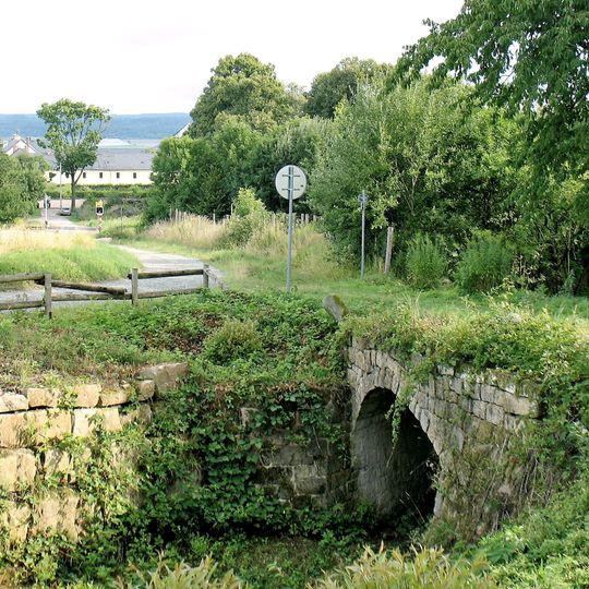 Kamenný mostek jižně od Kuksu