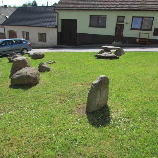 Křížový kámen za kostelem sv. Petra a Pavla v Batelově