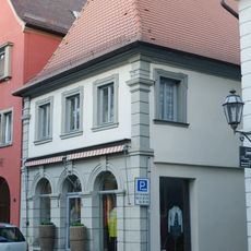 Wohn- und Geschäftshaus