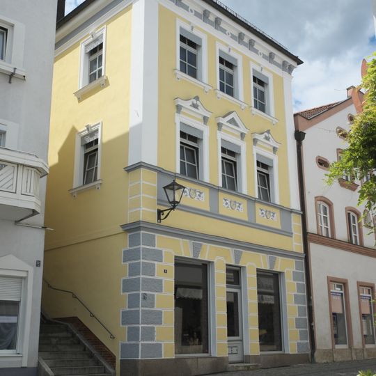 Wohn- und Geschäftshaus