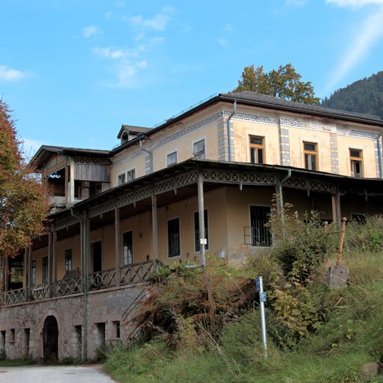 Villa Ceconi und Spießbraterei, Koppl