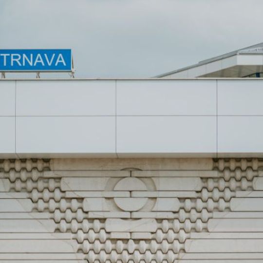 Reliéf fasády vlakovej stanice