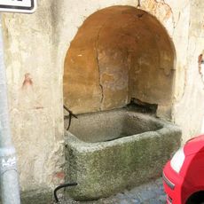 Kamenná nádrž na vodu u domu Děkanská 84 ve Frýdlantu