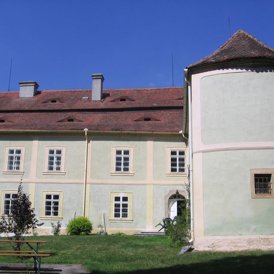 Luhov Chateau
