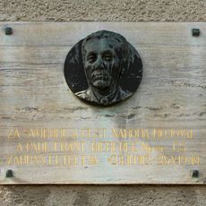 Pamětní deska ve Skrbni na ulici Jos. Fialy