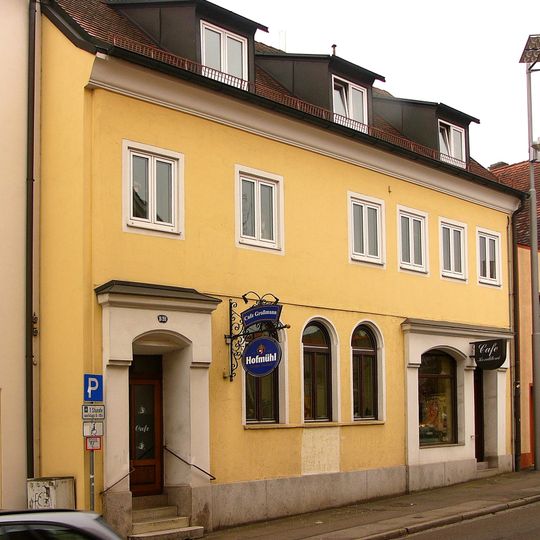 Wohn- und Geschäftshaus