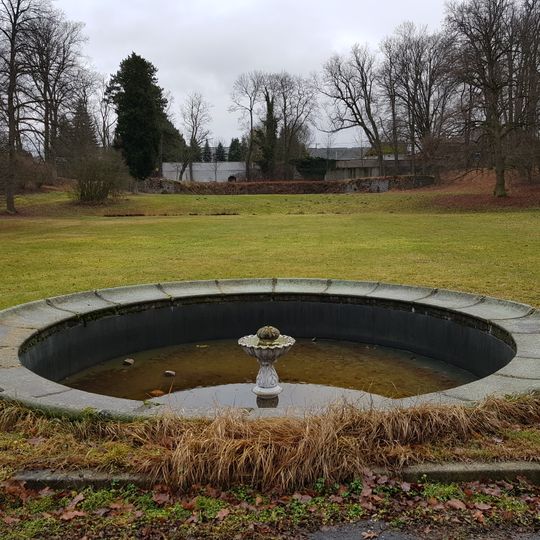 Kašna u zámku v Hluboši