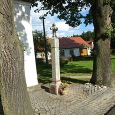 Boží muka u kaple v Ludvíkově