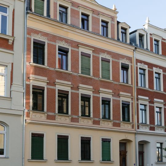Mietshaus in geschlossener Bebauung Tzschirnerplatz 7