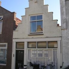 Huis met geverfde trapgevel