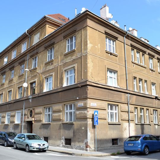 Byty štátnych zamestnancov, dom bytový-sekcia V.