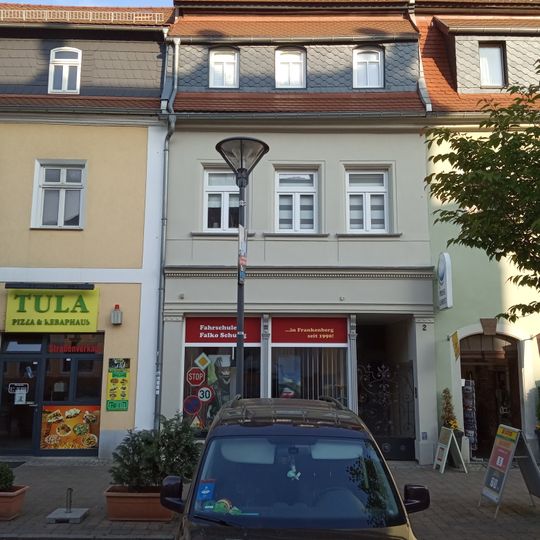 Wohnhaus in geschlossener Bebauung Schloßstraße 2