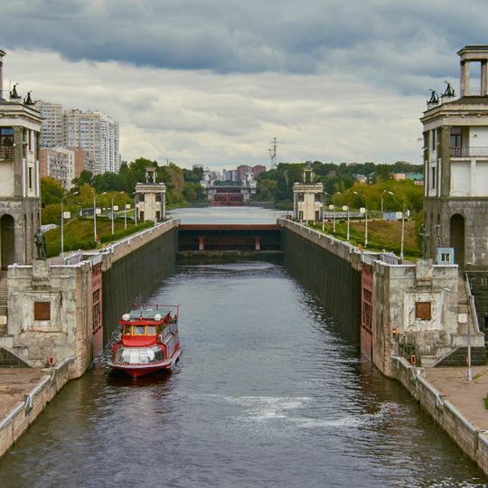 Шлюз № 8 канала им. Москвы