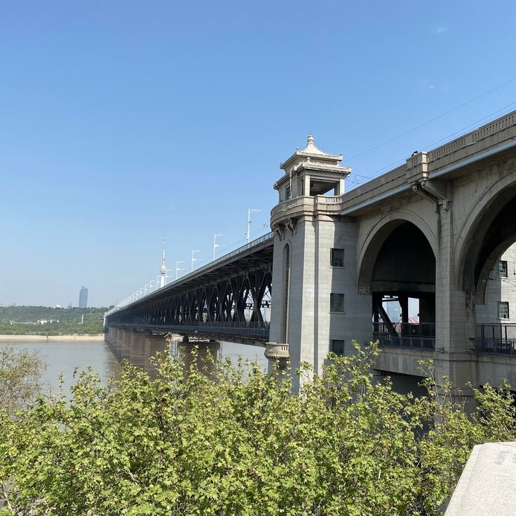 Qingshanbron över Yangtze – 938 m