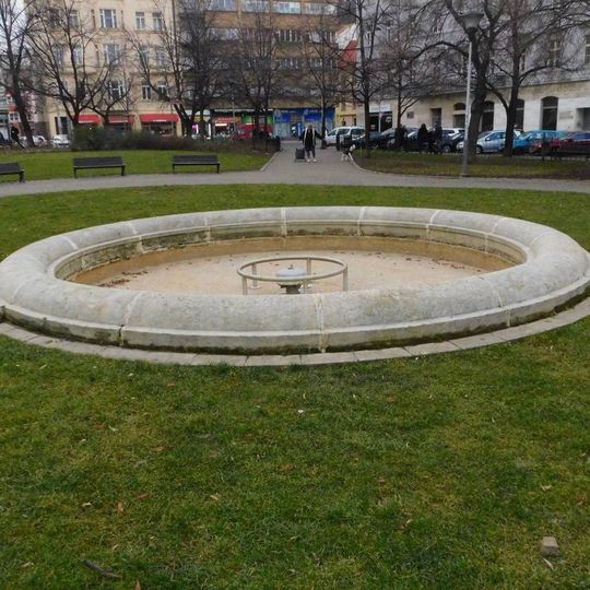 Fontána na Arbesově náměstí na Smíchově
