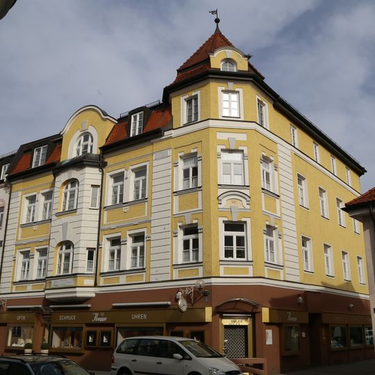 Wohn- und Geschäftshaus