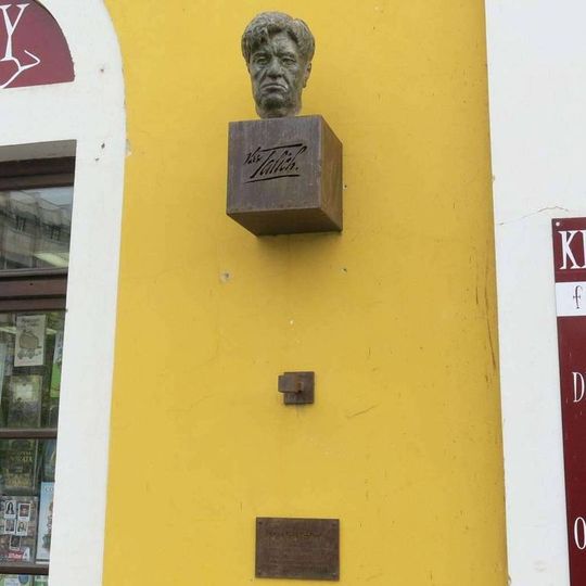 Pomník Václava Talicha na Husově náměstí v Berouně