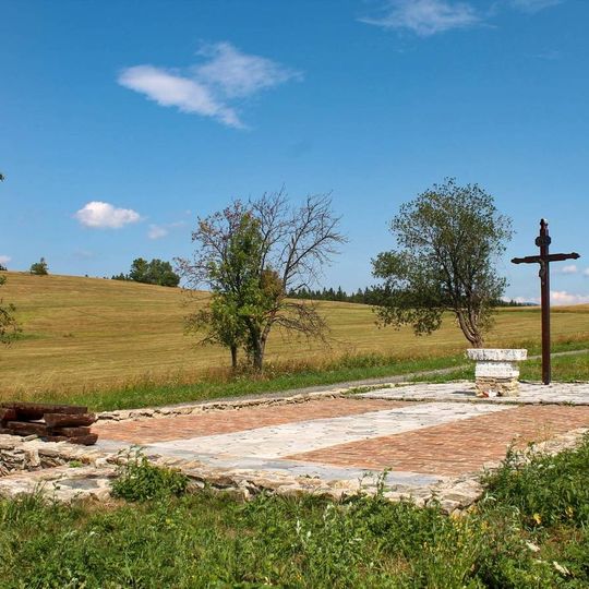 Dřevěný kříž v Pramenech u Žárové