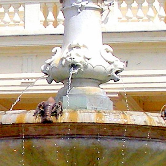 Ganymedova fontána, stĺp