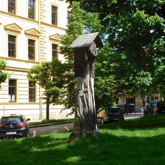 Dřevěná plastika ve Smetanových sadech