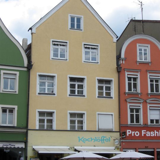 Wohn- und Geschäftshaus