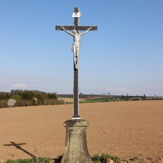Kříž v poli u Velkého Újezda