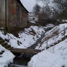 Lávka přes Nezabudický potok na spojce V Potočině - Berounská