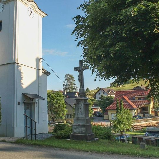 Kříž v Hrabenově před kaplí