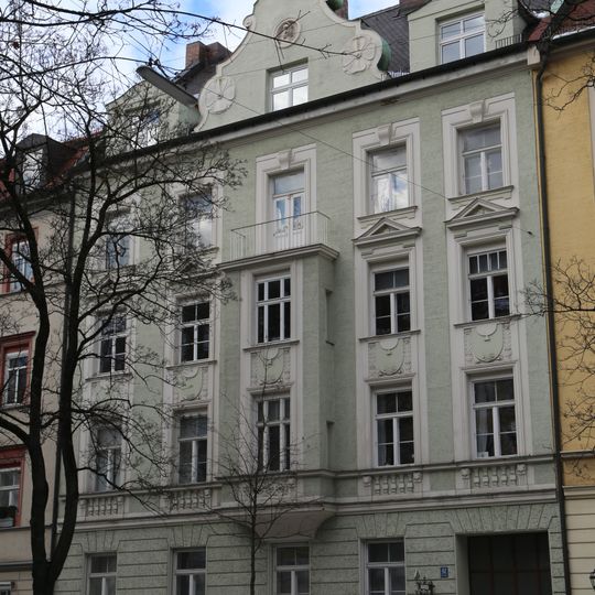 Franz-Joseph-Straße 42