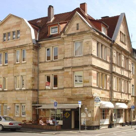 Wohn- und Geschäftshaus