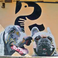 Mural con los retratos de los perros Teo y Lucas.