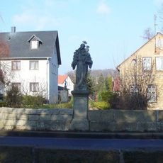 Socha svatého Antonína Paduánského na mostě přes Stříbrný potok v Šluknově