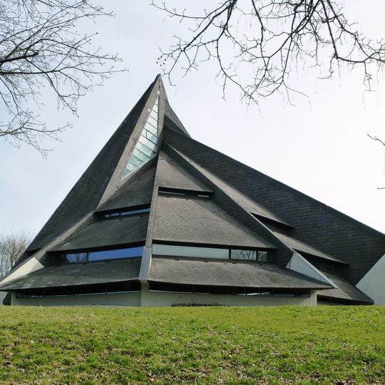 Katholische Pfarr- und Autobahnkirche Maria am Wege