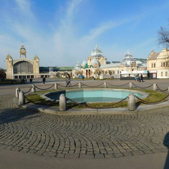 Západní fontána před výstavištěm v Holešovicích