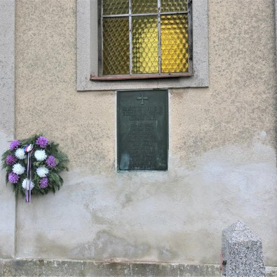 Pamětní deska padlým v 1. světové válce na kapli v Kostomlátkách