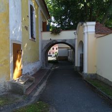 Spojovací most mezi zámkem a kostelem sv. Jana Nepomuckého v Liblíně