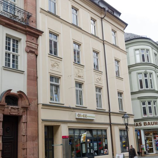 Mietshaus mit Café, in Ecklage in geschlossener Bebauung Hauptstraße 14; 16