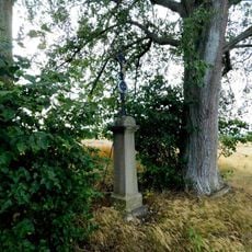 Kříž u cesty jihovýchodně od Hořic