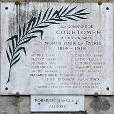 War memorial of Courtomer