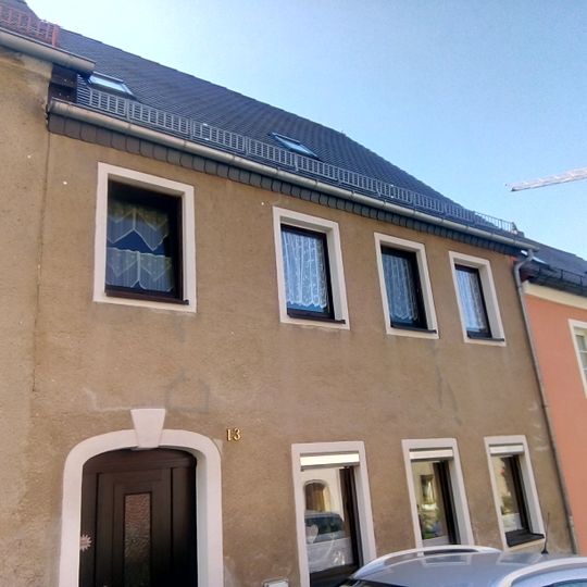 Wohnhaus in geschlossener Bebauung Am Hof 13