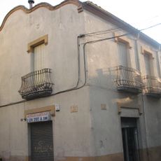 House in carrer de la Creu i carrer Raval, 25