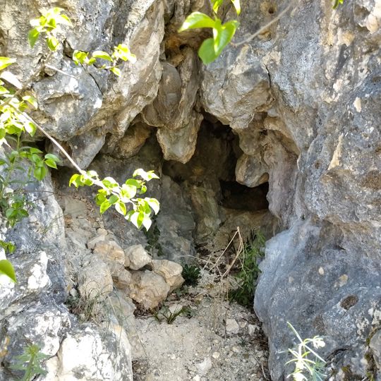 Csúcs-hegyi Egyenes Cave